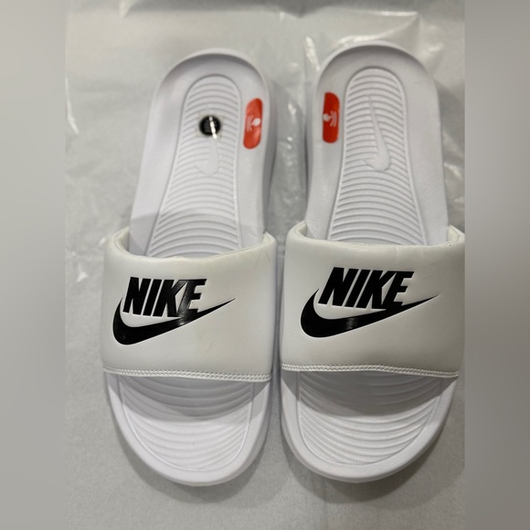 Nike White Benassi Slides Sandals Men’s Size 11 | Black Logo | Great Shape - Picture 2 of 7